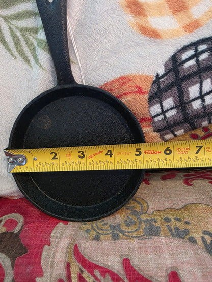 Set of 2 Cast Iron Skillets 5 inch
