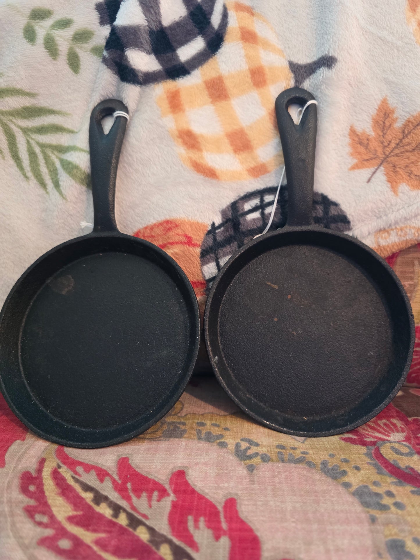 Set of 2 Cast Iron Skillets 5 inch