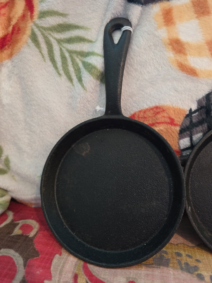 Set of 2 Cast Iron Skillets 5 inch